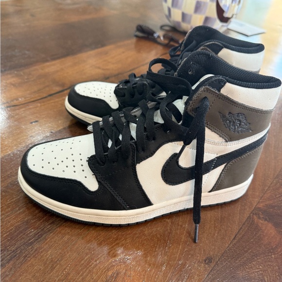 White and brown Jordan one - Picture 1 of 2